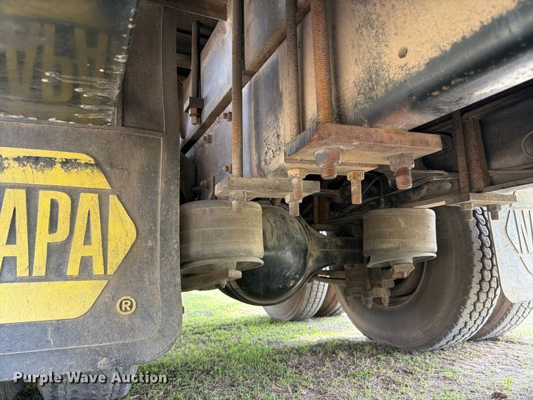 image for item ED5202 2002 Freightliner FL80 crane truck