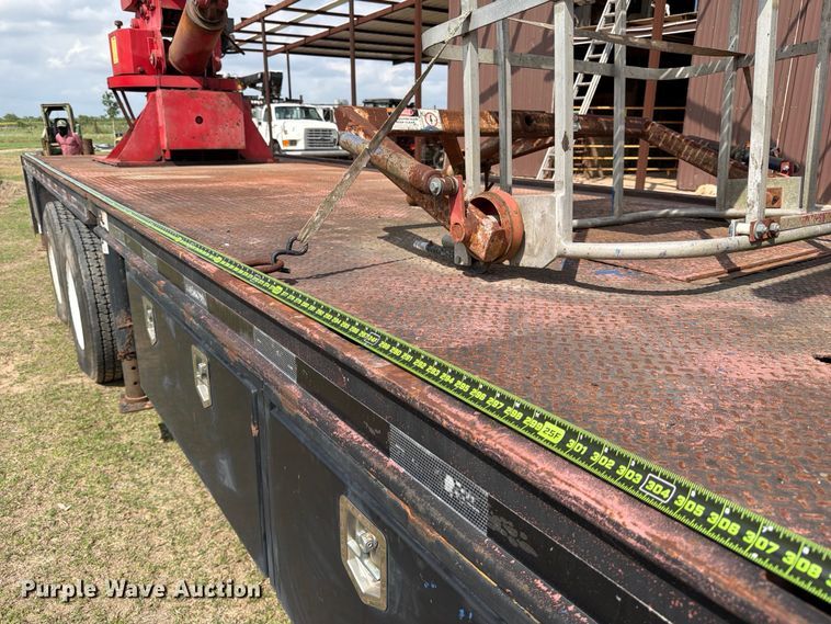 image for item ED5202 2002 Freightliner FL80 crane truck