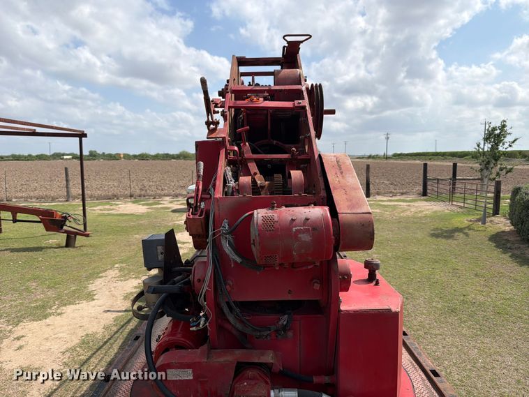 image for item ED5202 2002 Freightliner FL80 crane truck