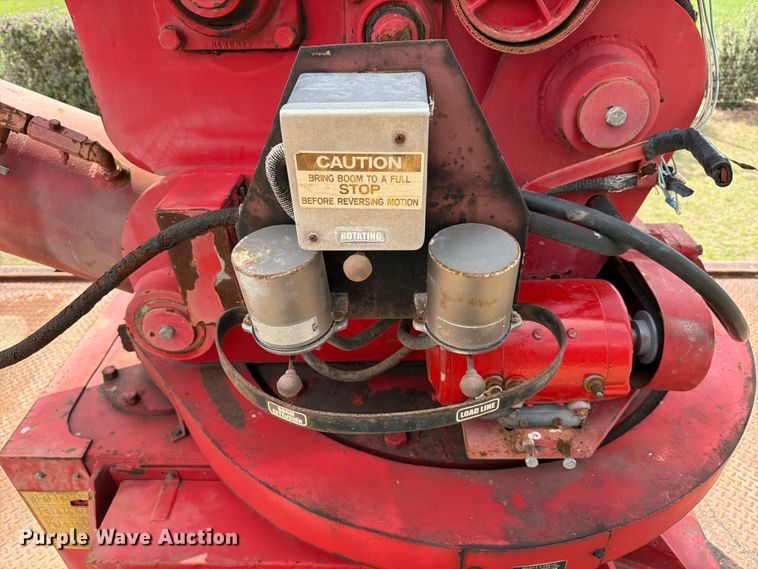 image for item ED5202 2002 Freightliner FL80 crane truck