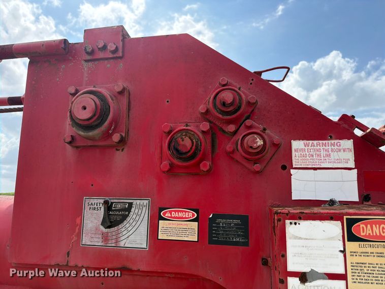 image for item ED5202 2002 Freightliner FL80 crane truck