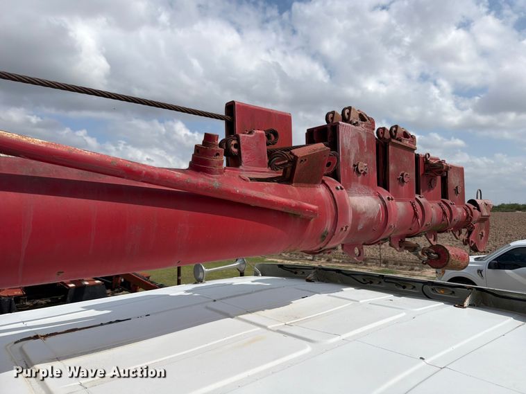 image for item ED5202 2002 Freightliner FL80 crane truck