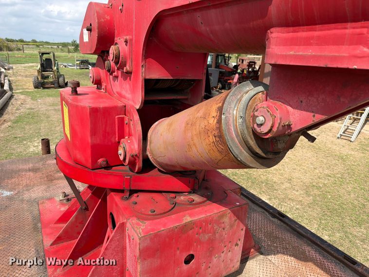 image for item ED5202 2002 Freightliner FL80 crane truck