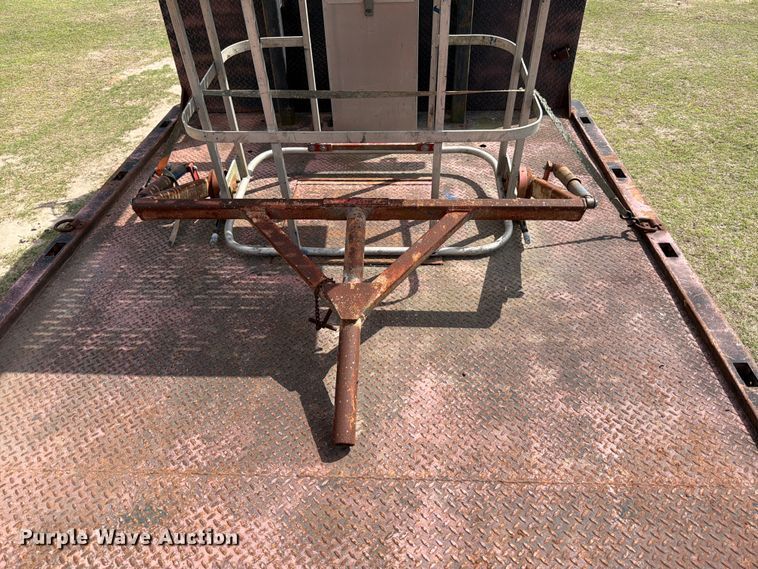 image for item ED5202 2002 Freightliner FL80 crane truck