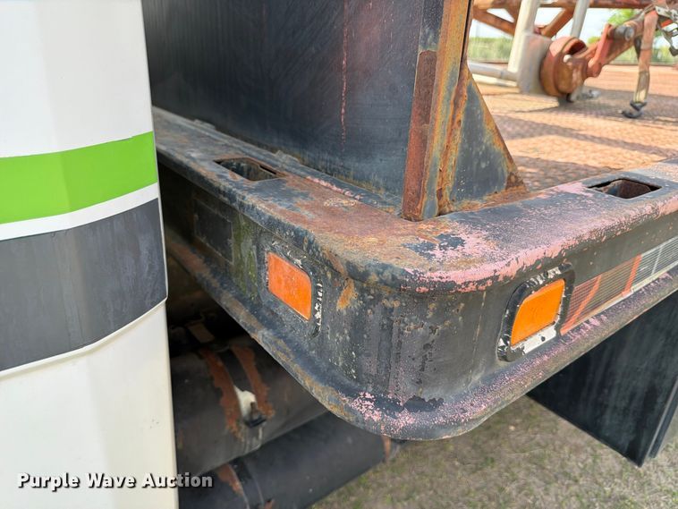 image for item ED5202 2002 Freightliner FL80 crane truck