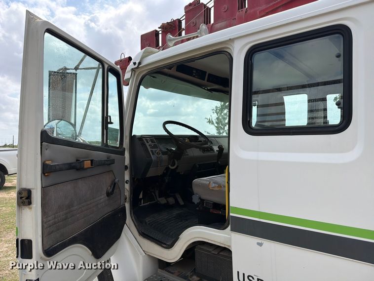 image for item ED5202 2002 Freightliner FL80 crane truck