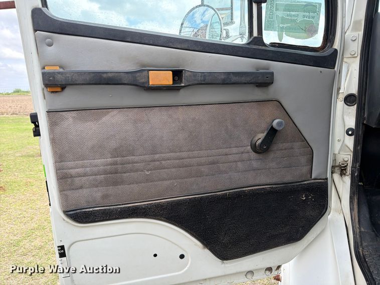 image for item ED5202 2002 Freightliner FL80 crane truck