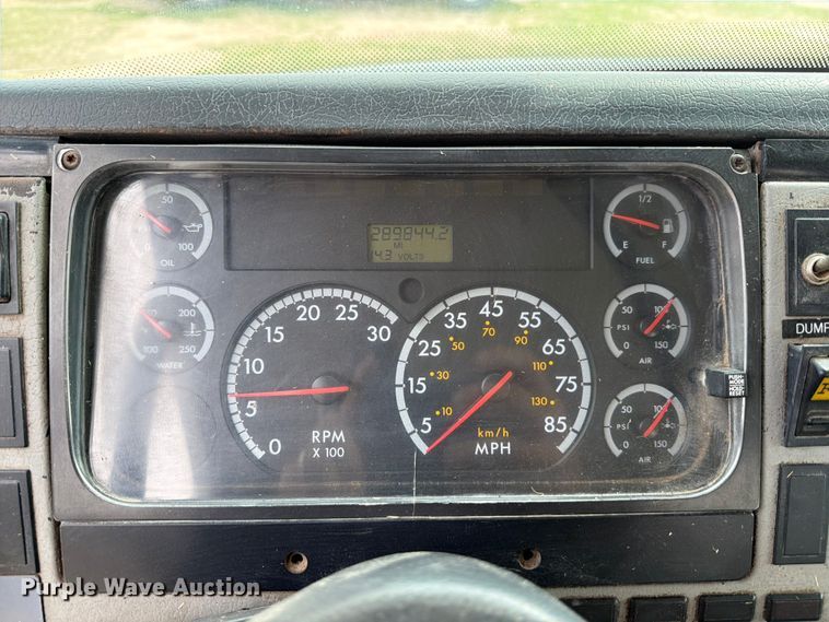 image for item ED5202 2002 Freightliner FL80 crane truck