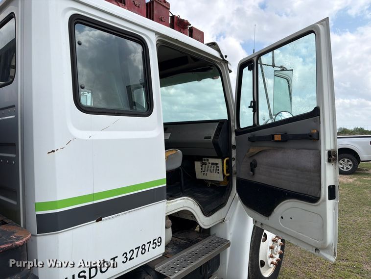 image for item ED5202 2002 Freightliner FL80 crane truck