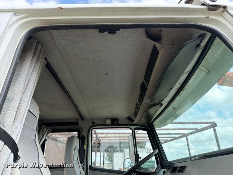 image for item ED5202 2002 Freightliner FL80 crane truck