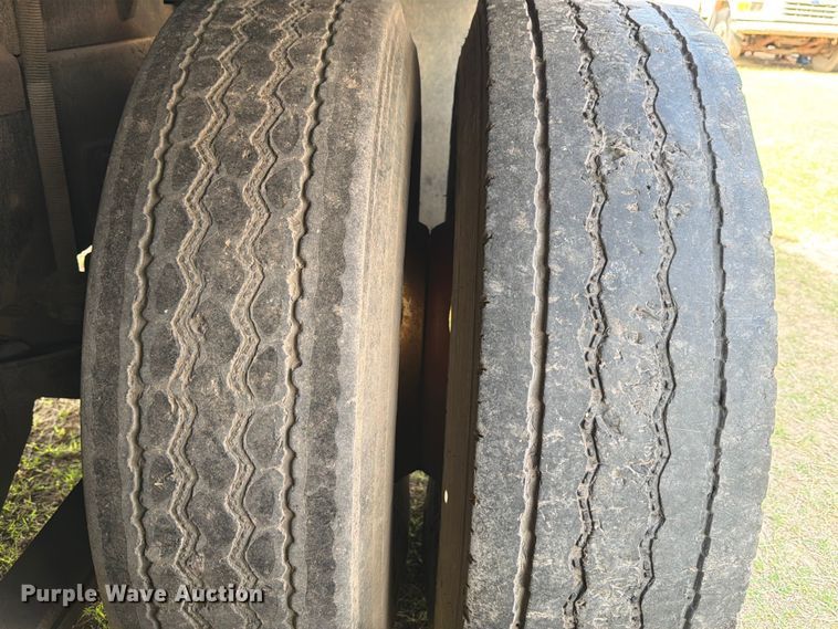 image for item ED5202 2002 Freightliner FL80 crane truck