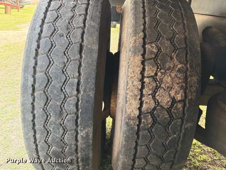 image for item ED5202 2002 Freightliner FL80 crane truck