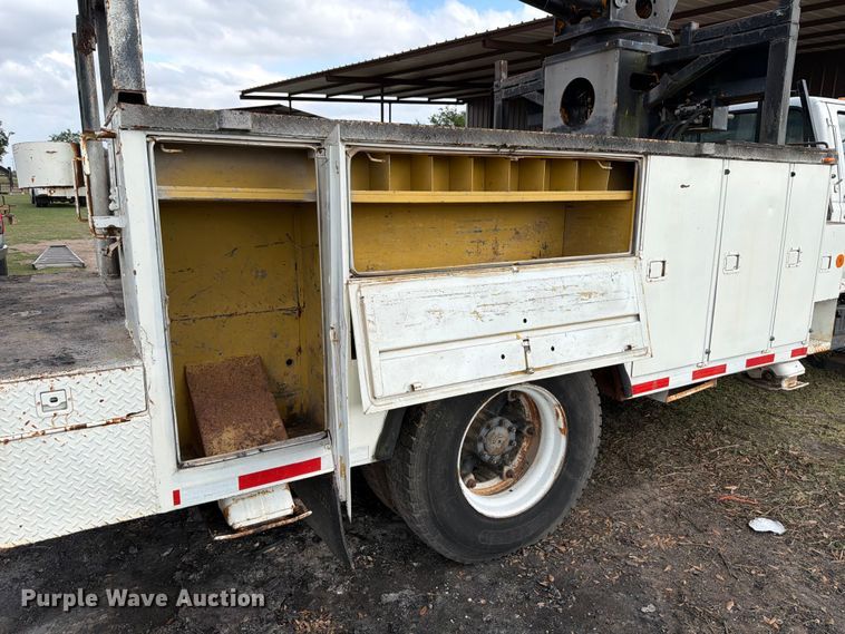 image for item ED5203 1996 Ford F800 digger derrick truck