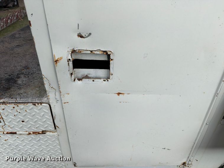 image for item ED5203 1996 Ford F800 digger derrick truck