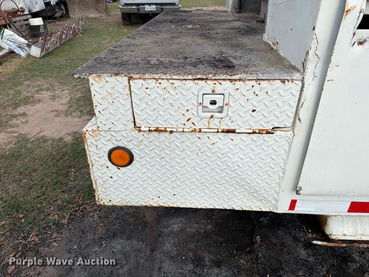 image for item ED5203 1996 Ford F800 digger derrick truck