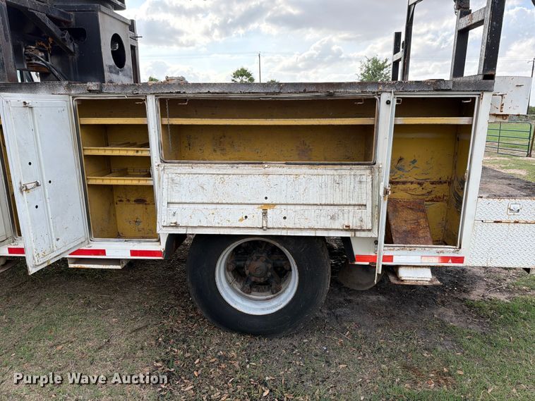 image for item ED5203 1996 Ford F800 digger derrick truck