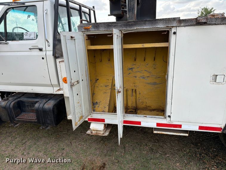 image for item ED5203 1996 Ford F800 digger derrick truck