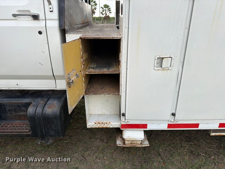 image for item ED5203 1996 Ford F800 digger derrick truck