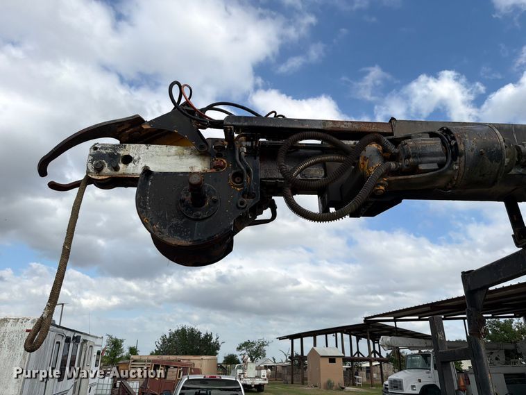 image for item ED5203 1996 Ford F800 digger derrick truck