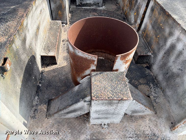 image for item ED5203 1996 Ford F800 digger derrick truck