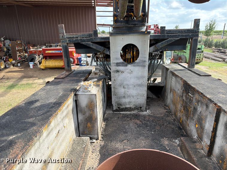 image for item ED5203 1996 Ford F800 digger derrick truck