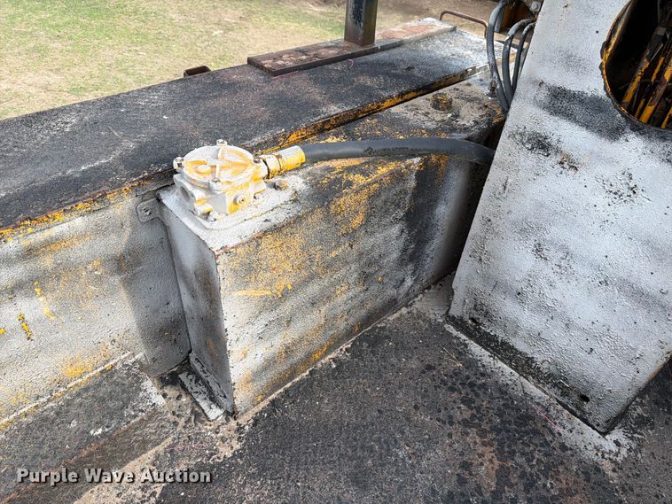 image for item ED5203 1996 Ford F800 digger derrick truck