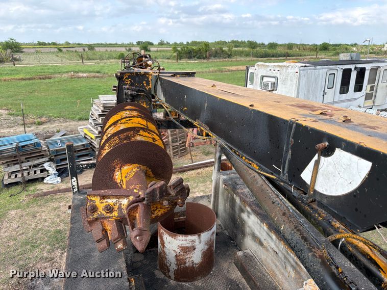 image for item ED5203 1996 Ford F800 digger derrick truck