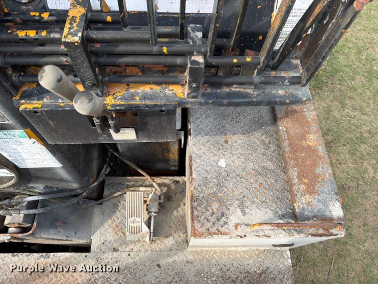 image for item ED5203 1996 Ford F800 digger derrick truck