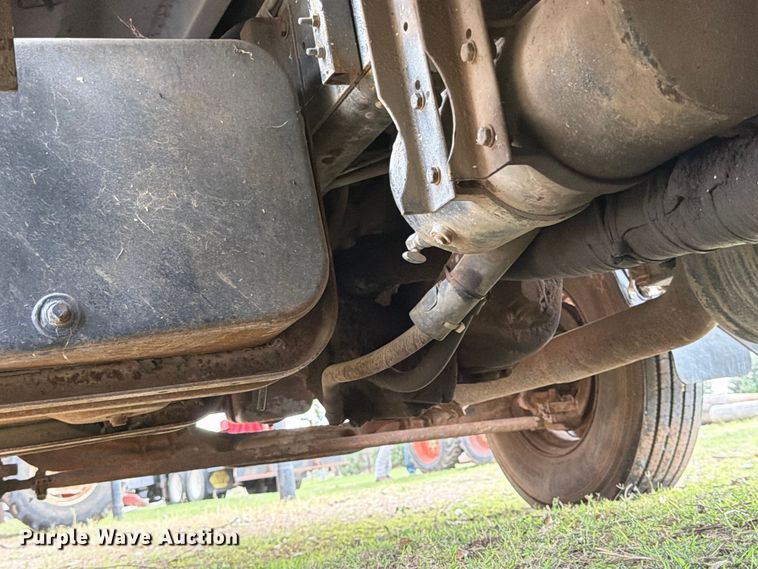 image for item ED5203 1996 Ford F800 digger derrick truck