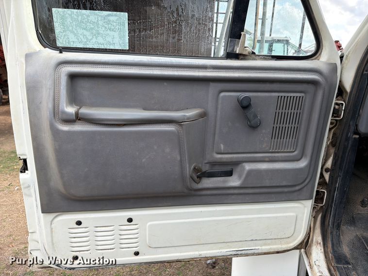 image for item ED5203 1996 Ford F800 digger derrick truck