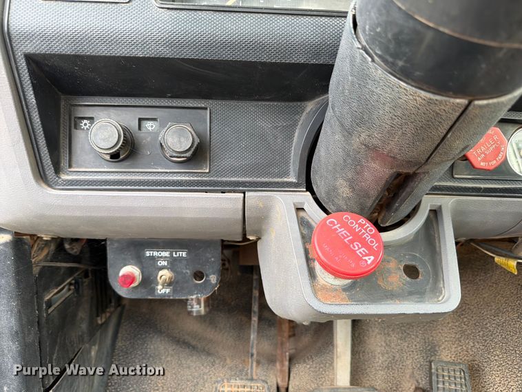 image for item ED5203 1996 Ford F800 digger derrick truck