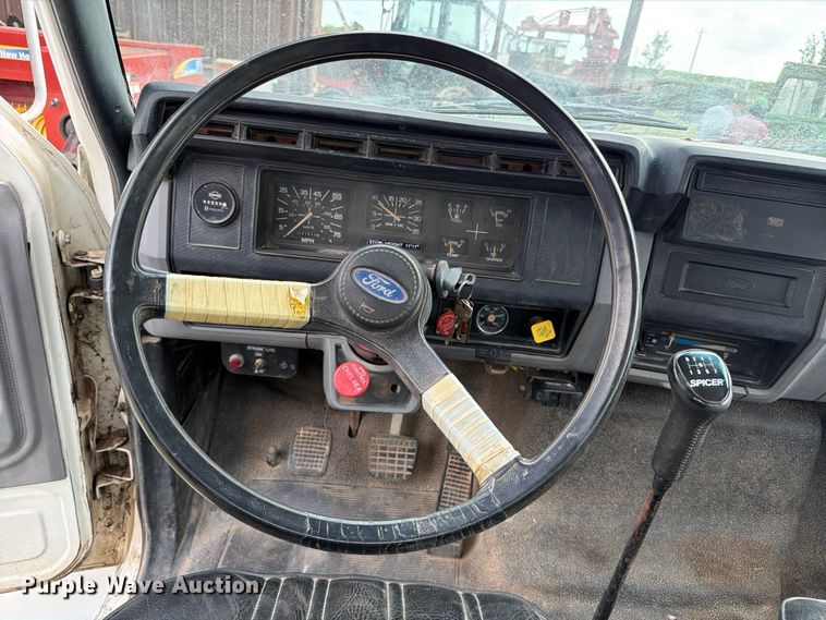 image for item ED5203 1996 Ford F800 digger derrick truck