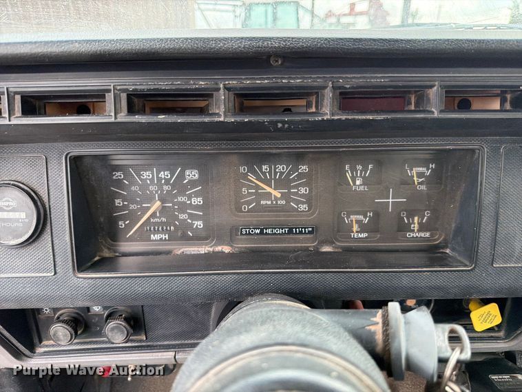 image for item ED5203 1996 Ford F800 digger derrick truck