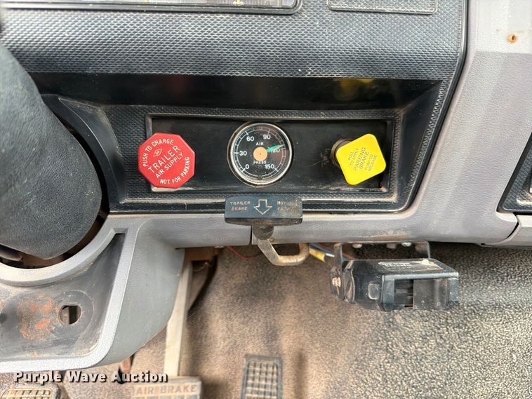 image for item ED5203 1996 Ford F800 digger derrick truck