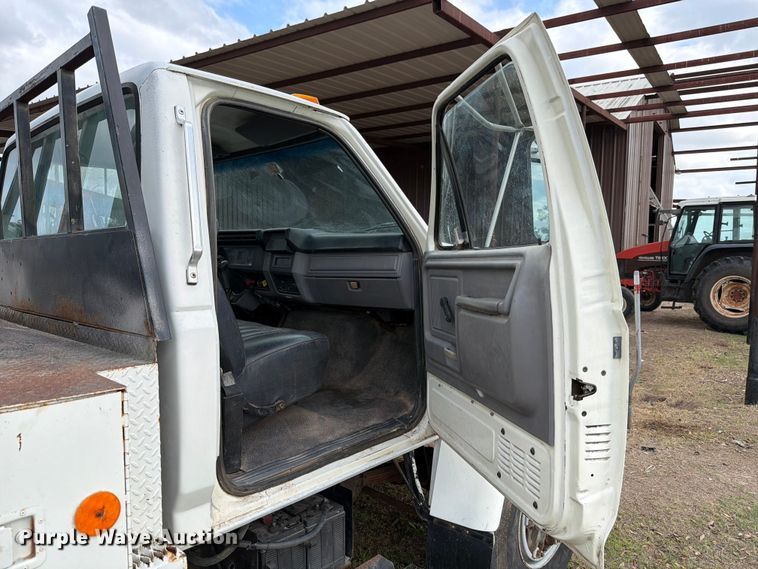 image for item ED5203 1996 Ford F800 digger derrick truck