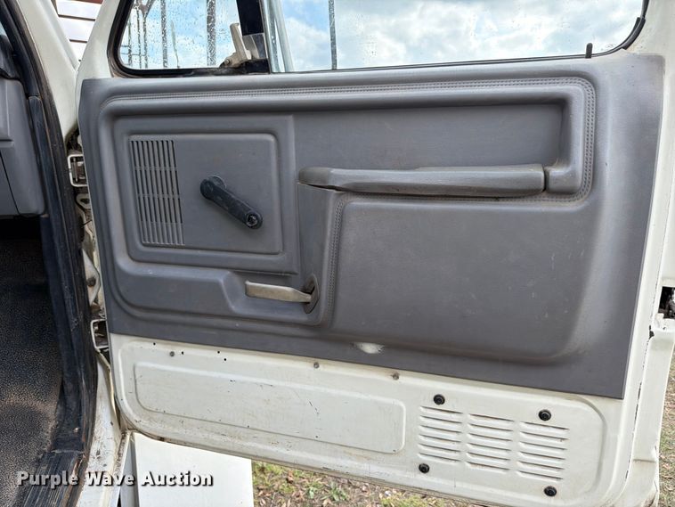 image for item ED5203 1996 Ford F800 digger derrick truck