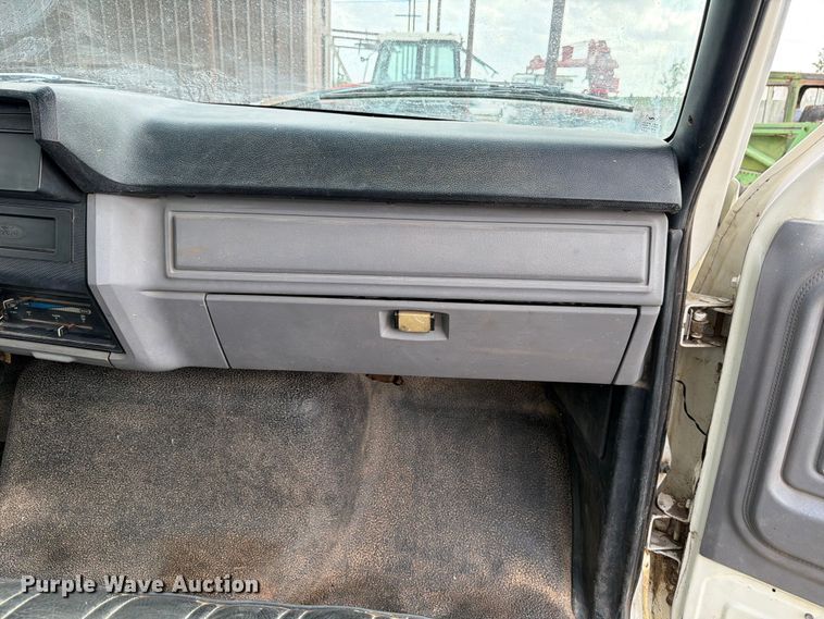 image for item ED5203 1996 Ford F800 digger derrick truck