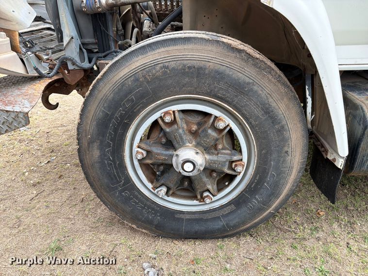 image for item ED5203 1996 Ford F800 digger derrick truck