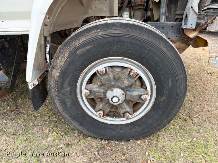 image for item ED5203 1996 Ford F800 digger derrick truck