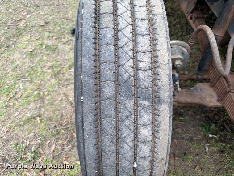 image for item ED5203 1996 Ford F800 digger derrick truck