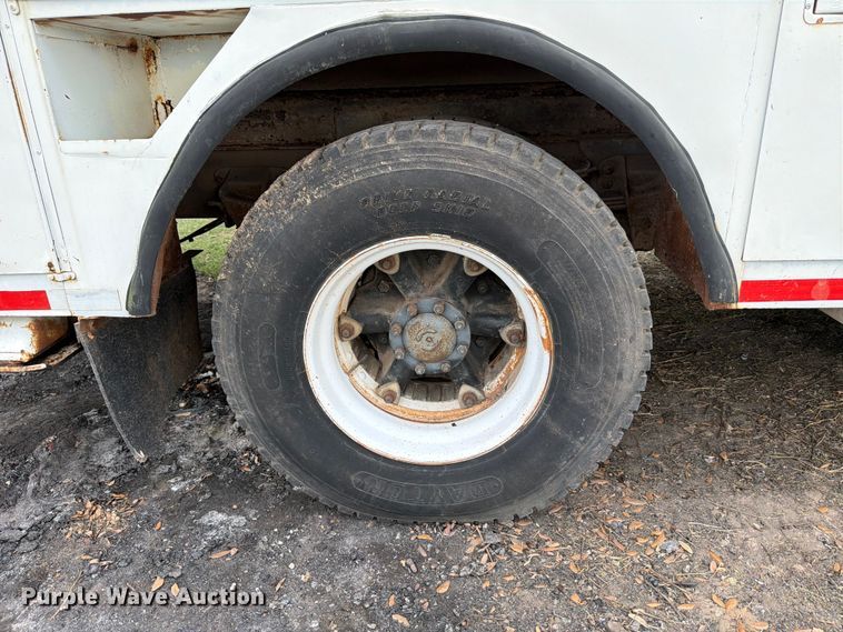 image for item ED5203 1996 Ford F800 digger derrick truck