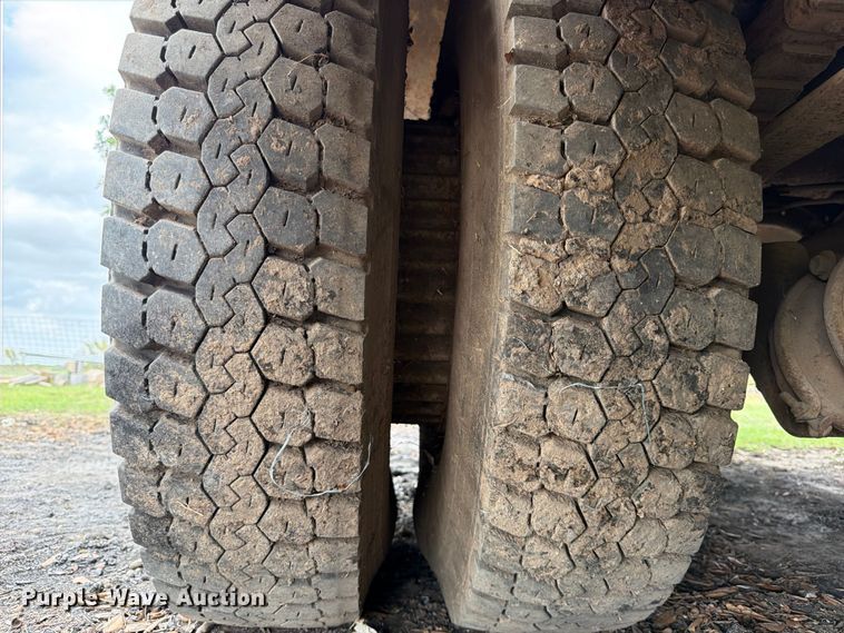 image for item ED5203 1996 Ford F800 digger derrick truck