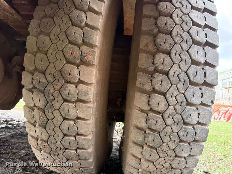 image for item ED5203 1996 Ford F800 digger derrick truck