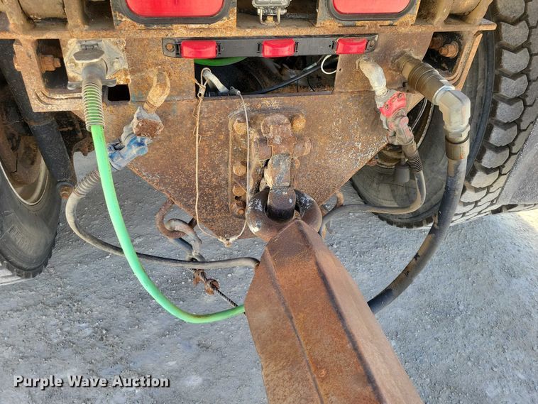 image for item EE0917 1997 Hawkeye end dump pup trailer
