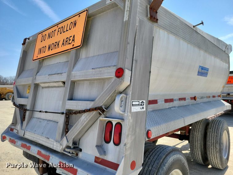 image for item EE0917 1997 Hawkeye end dump pup trailer