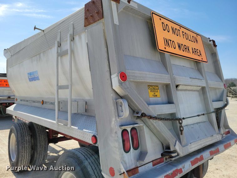 image for item EE0917 1997 Hawkeye end dump pup trailer