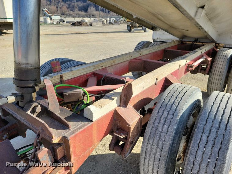 image for item EE0917 1997 Hawkeye end dump pup trailer