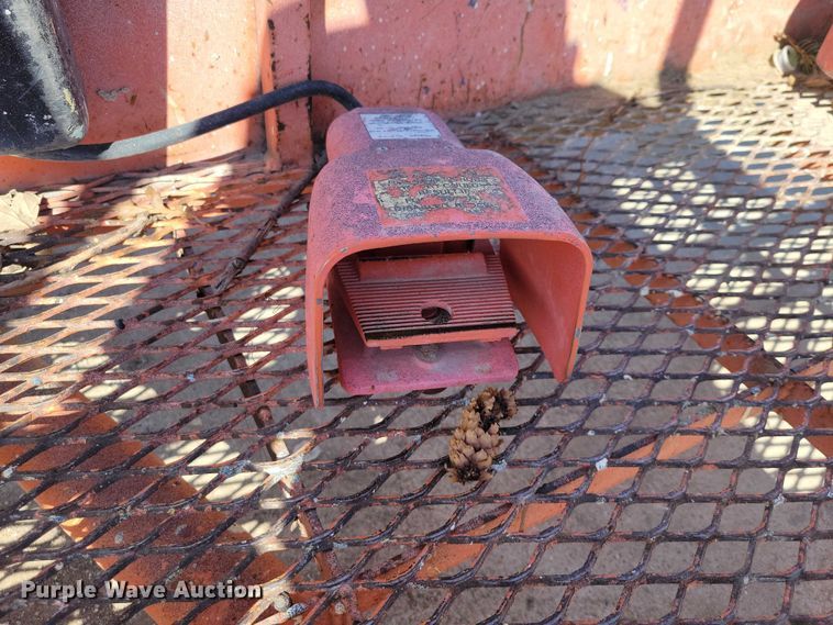 image for item EE0920 2000 JLG 601S boom lift