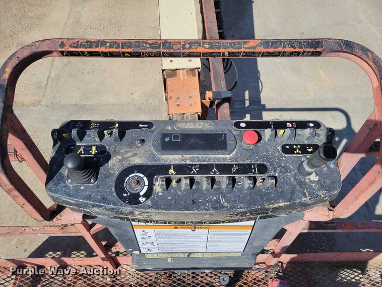 image for item EE0920 2000 JLG 601S boom lift