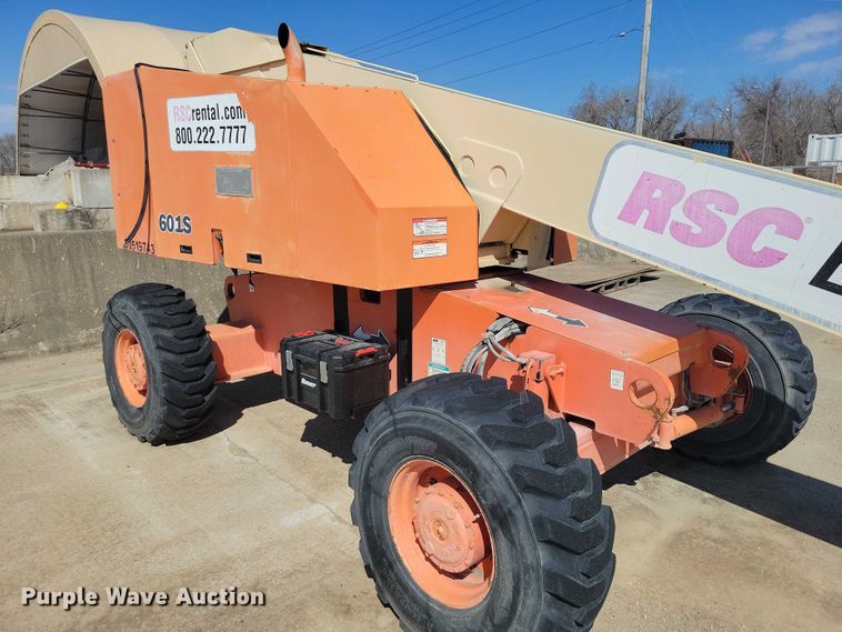 image for item EE0920 2000 JLG 601S boom lift